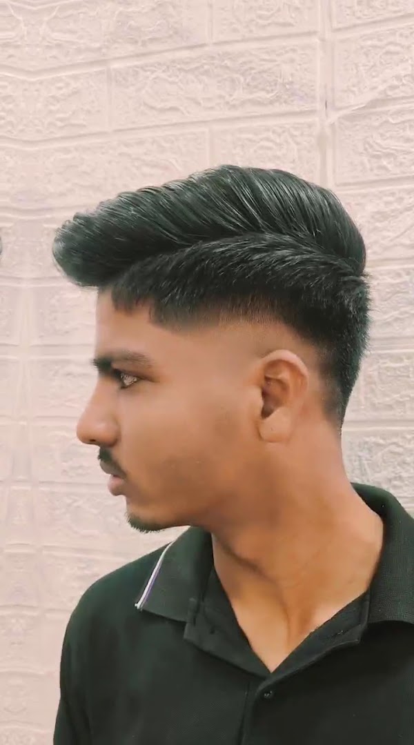 Men's textured fade and quiff haircut, Divine Salon