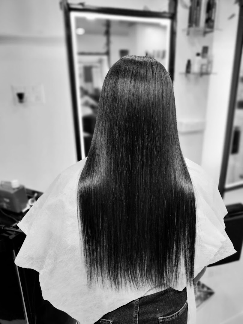 Mirror-finish smoothing and keratin result on long hair