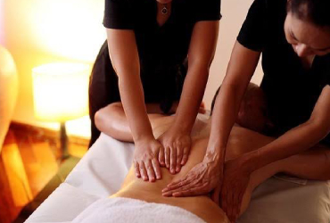 Four hand massage performed by two therapists in synchronisation